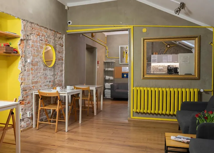 New World St Hostel And Private Room